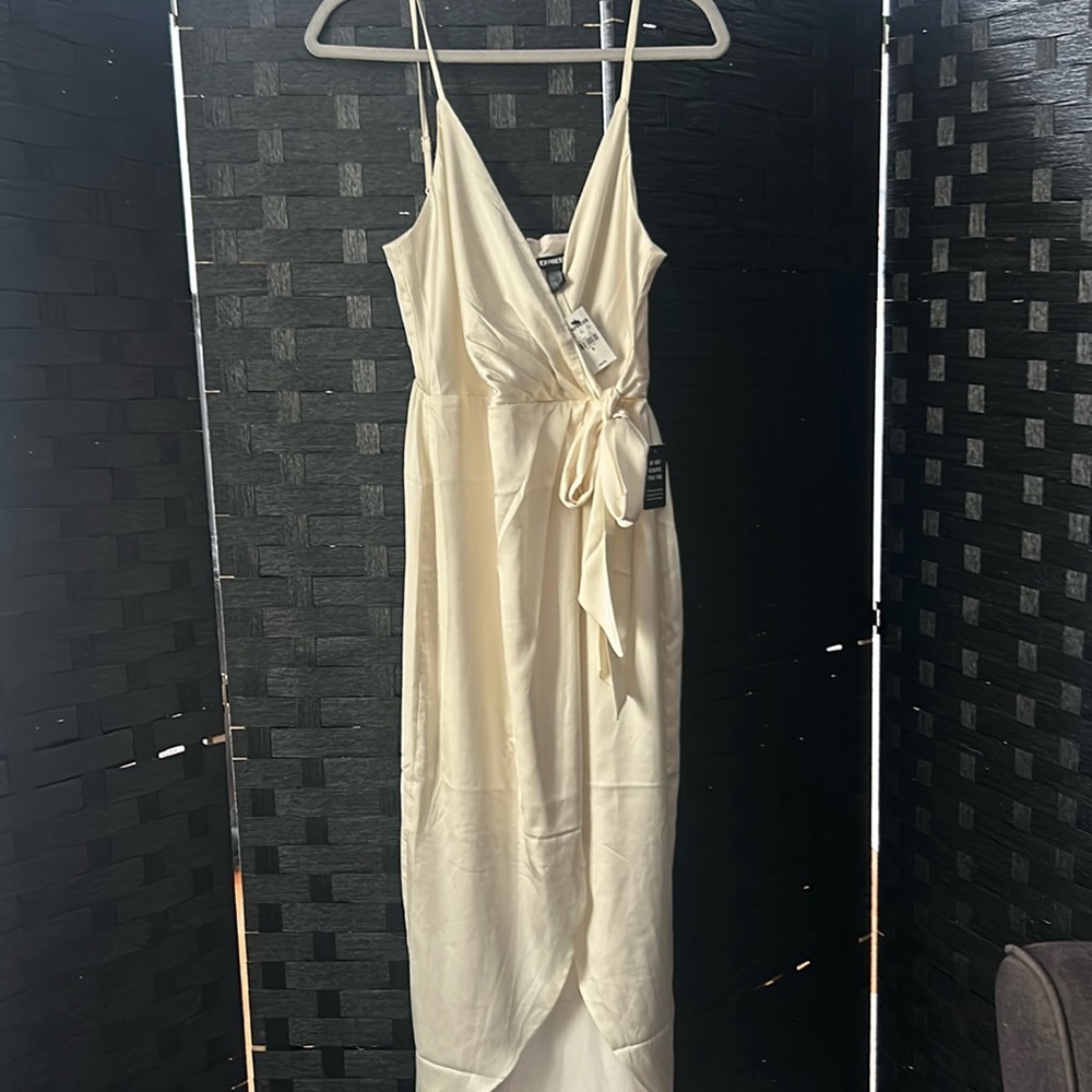 Express New With Tags Women's Off White Faux Satin Wrap Tie Hi-Lo Midi Dress Med
